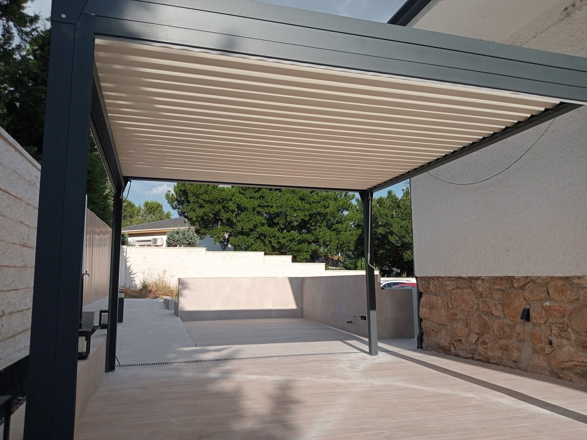 PERGOLA BIOCLIMATICA MONTAJE CLIENTE