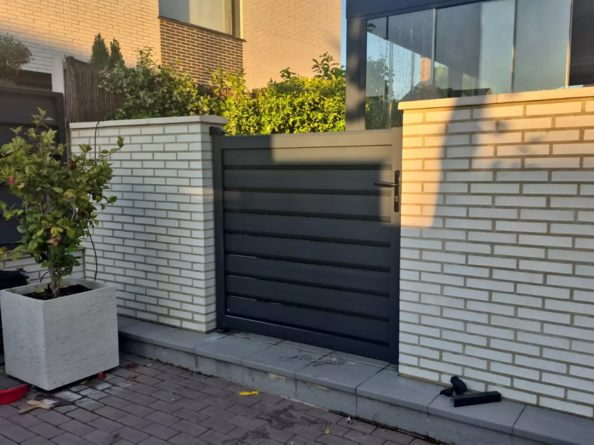 Valla de aluminio para delimitar espacios exteriores
